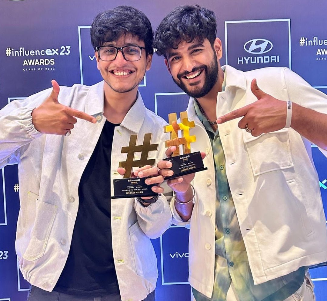Indraniii11's tweet photo. HAPPY BIRTHDAY TO THE BESTESSTTTTT ELDER BROTHER IN THE WORLD ❤️❤️🧿

#FukraInsaan #TriggeredInsaan #FukraArmy #TriggeredArmy #AbhishekhMalhan #NischayMalhan https://t.co/oBXZAXtOwr