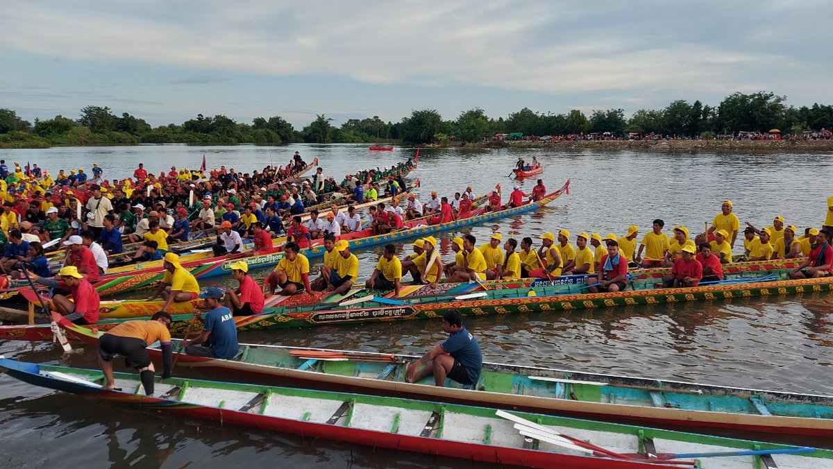 border_pass's tweet photo. ការ​ប្រណាំង​ទូកនៅសិរី��ោភ័ណសប្បាយ​ខ្លាំង​ណាស់​។
เเข่งเรือศรีโสภณสนุกมาก
#ការប្រណាំងទូក #ប្រពៃណីបុណ្យអុំទូក #បន្ទាយមានជ័យ #សិរីសោភ័ណ
#Combodia #Khmer #Water Festival #asean #boatracing https://t.co/7anrmTFMsT
