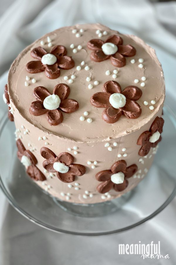 MeaningfulMamaJ's tweet image. This simple daisy cake was the result, and I will teach you how to do it.

Read the full article: Simple Daisy Birthday Cake
▸ lttr.ai/AJz1O

#cakedecorating #cakes #CompleteTutorial