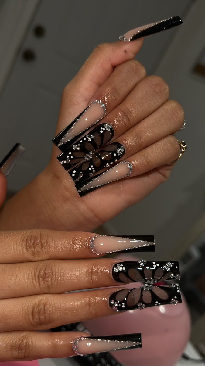 yahhknee's tweet photo. IG: nailsbyxoyanie ❤️‍🔥 https://t.co/EGYSyH2olf