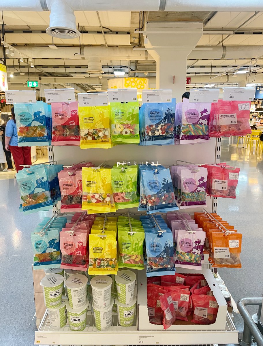 pinku_tai's tweet photo. เยลลี่ตัก IKEA มีแบบใส่ถุงด้วยอ่ะดีจุง คือถ้าใครไม่อยากตักก็ซื้อเป็นห่อๆกลับบ้าน รสชาติและแบบที่ชอบได้เลย ราคา 69 บาท 🍬🍭🍫 https://t.co/UBC2slWT9H