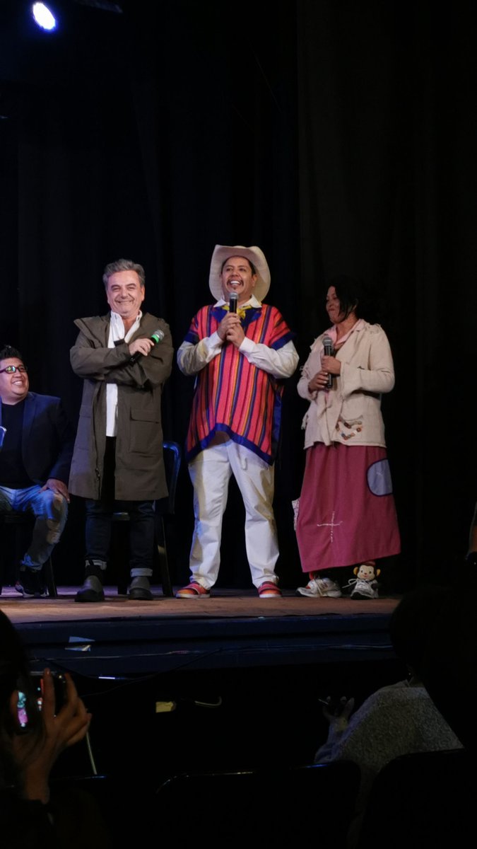 Los socios <a href="/pierreangelot/">Pierre Angelo</a> <a href="/_lachupitos/">La Chupitos</a> y <a href="/elindiobrayan/">El Indio Brayan, Hugo Alcántara</a> presentan a la prensa su pastorela  #ElDiabloTieneOtrosDatos
¡Esta pastorela no la tiene ni  Obama!

A partir del próximo 25 de noviembre, los sábados a las 8pm y domingos a las 5pm en el Teatro de la República.