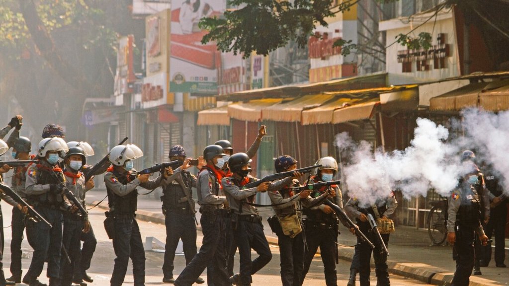 CrphMyanmar's tweet photo. The terrorist State Administrative Council (SAC) has carried out nationwide human rights abuses that created more than 1.8 million people displaced and threatened regional stability.

#WhatsHappeninglnMyanmar

➡️ Our Statement on 3rd 2020 Election Day: https://t.co/5fY8TlYO37 https://t.co/GKd5cOAPPI