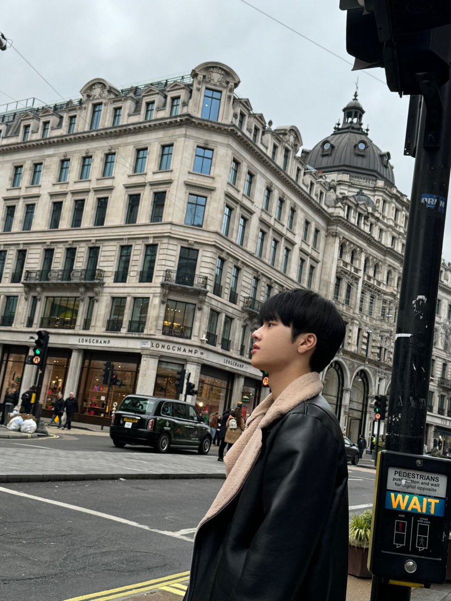 XH_official's tweet photo. See ya, London✋

#정수 #Jungsu https://t.co/gm2CrQ4Me4