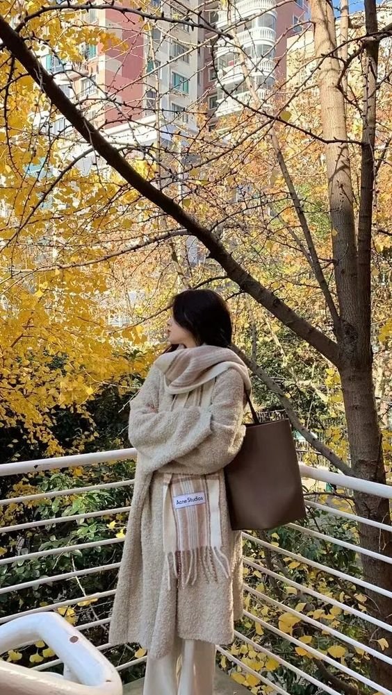 etherealdior's tweet photo. brisk fall days https://t.co/o5zLJgRryT