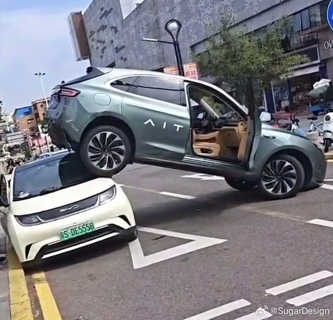 CarNewsChina's tweet image. China EV business war is getting out of hand as Huawei Aito takes on BYD.

#BYDDolphin #AitoM5