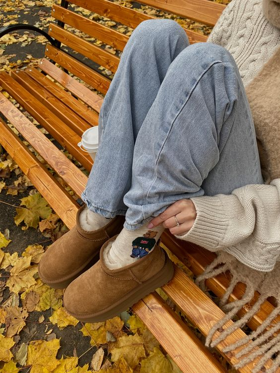 etherealdior's tweet photo. brisk fall days https://t.co/o5zLJgRryT