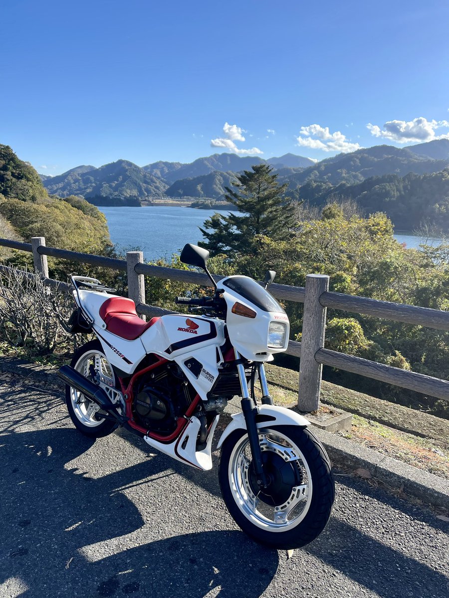 EightyQuarter's tweet photo. 宮ヶ瀬なぅ

#vt250 # vt250fc https://t.co/FpWjAjWeQg