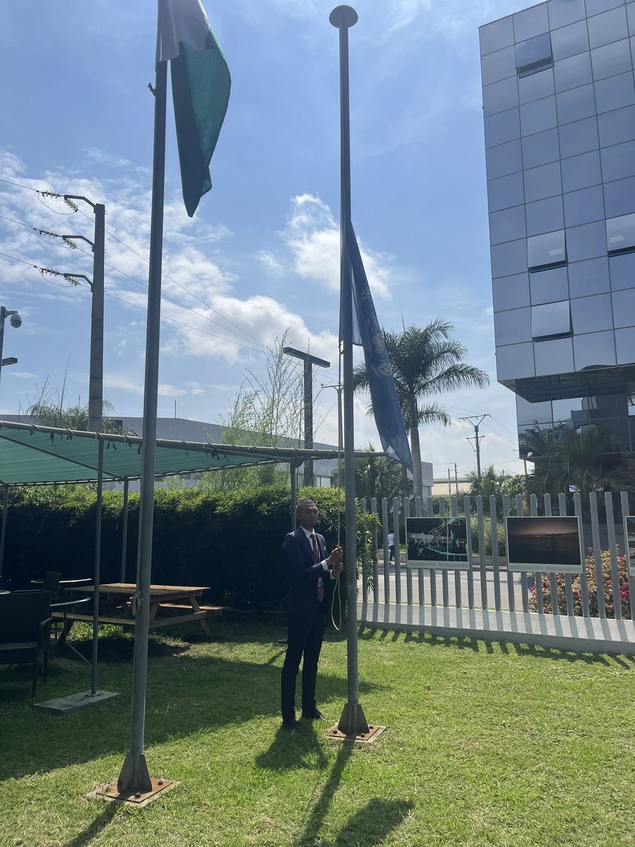 UNMadagascar's tweet photo. @UNMadagascar solidaire avec les familles des collègues victimes de la guerre de Gaza . 
Une minute de silence observée pour rendre hommage aux collègues qui ont perdu leurs vies. 
Les Nations Unies  en deuil! Le drapeau en berne.
Encouragements de @IssaSanogoUN à l’equipe . https://t.co/3eGsc8TE5r