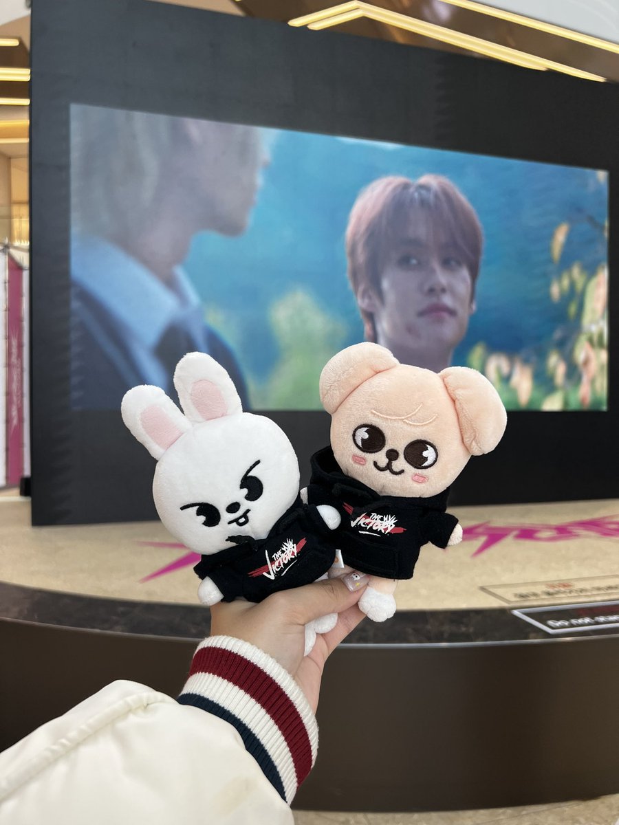 Cu_2mins's tweet image. ROCK!💥🎸#straykids #SKZ_ROCKSTAR_POPUP