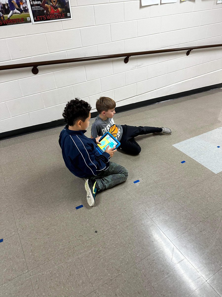 GinaBeckMiller's tweet image. @BelPlaineCSD Longfellow STEAMclub 2 fun! @CircuitCubes @WonderWorkshop @SpheroEdu BOLT! Cubelets, Cue &amp;amp; DASH oh my! #bplftadamakerspace