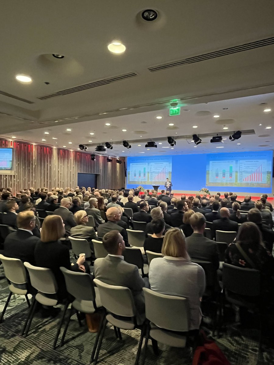 #FingridCurrent käynnissä ja <a href="/RuusunenJukka/">Jukka Ruusunen</a> alustaa. Vielä pääset webinaarin puolella mukaan fingrid.fi/ajankohtaista/…