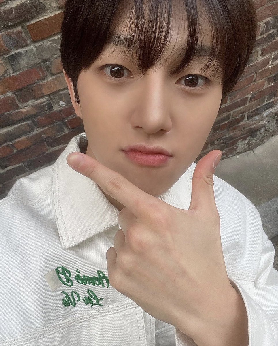 TwogetherBB's tweet photo. 231114 [💡] #Goldenness ทุกคน!
อีกสักครู่เวลา 18.40 น.#บงแจฮยอน จะมาพบกับทุกคนใน tvN #SparklingWatermelon. 

ได้เวลาบอกลาอึนโฮแล้ว ( ꃼᯅꃼ ) ...
แม้จะยากที่จะปล่อยอึนโฮไป... แต่ก็มีความสุข...😭
ช่วยอยู่กับอึนโฮไปจนถึงตอนสุดท้ายด้วยนะครับ 😭

#GoldenChild #골든차일드
#BongJaeHyun https://t.co/Kabd2jMgwr