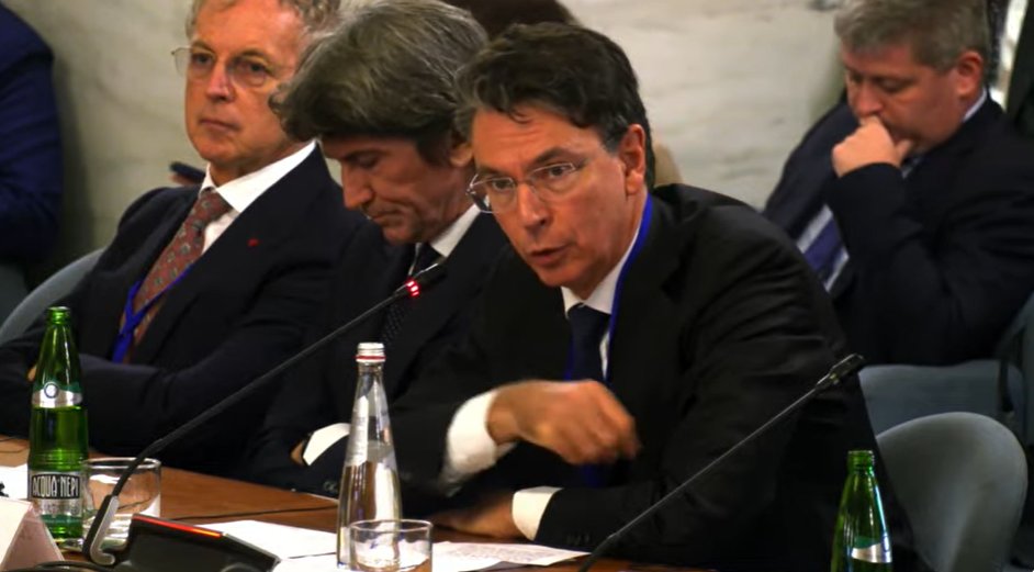 "#Farmaceutico, #biotech, #biomedicale tra i punti di forza dell'Italia. <a href="/ITAtradeagency/">Italian Trade Agency</a> con <a href="/FarmindustriaTW/">Farmindustria</a>, Assobiotec e <a href="/clusteralisei/">Cluster Alisei</a> organizza il 10.01 un side event #lifescience per #JPM24": Lorenzo Galanti, DG <a href="/ITAtradeagency/">Italian Trade Agency</a>. Live <a href="/ItalyMFA/">Farnesina 🇮🇹</a>: youtube.com/live/R3g7pV6NY…