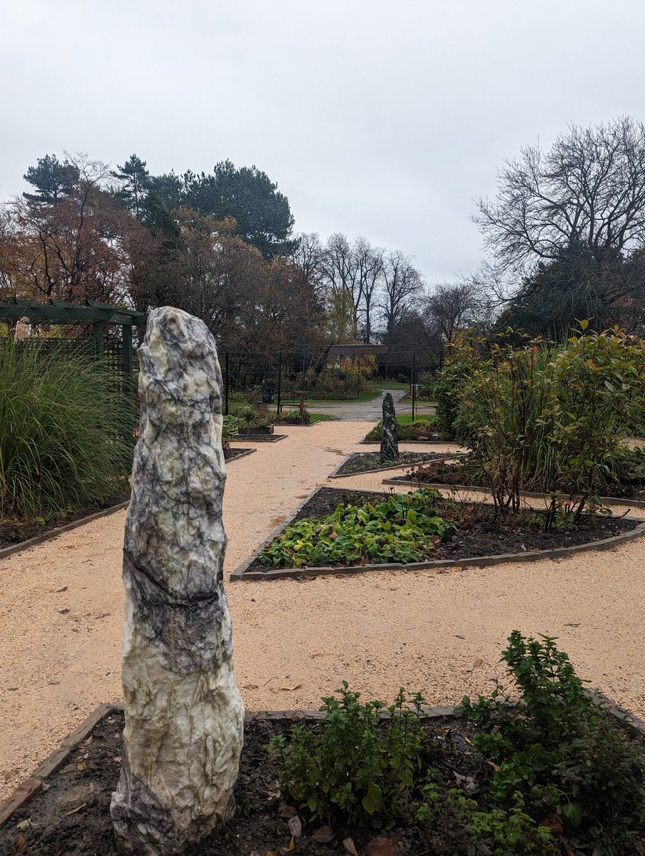 Thankful for the rain staying off long enough for our Croftfoot Walkers to explore the newly refurbished Sensory Garden in Kings Park today. What a lovely space looking much brighter thanks to <a href="/FOKPglasgow/">Friends- Kings Park</a> and <a href="/GlasgowCC/">Glasgow City Council</a> 🌳🪻