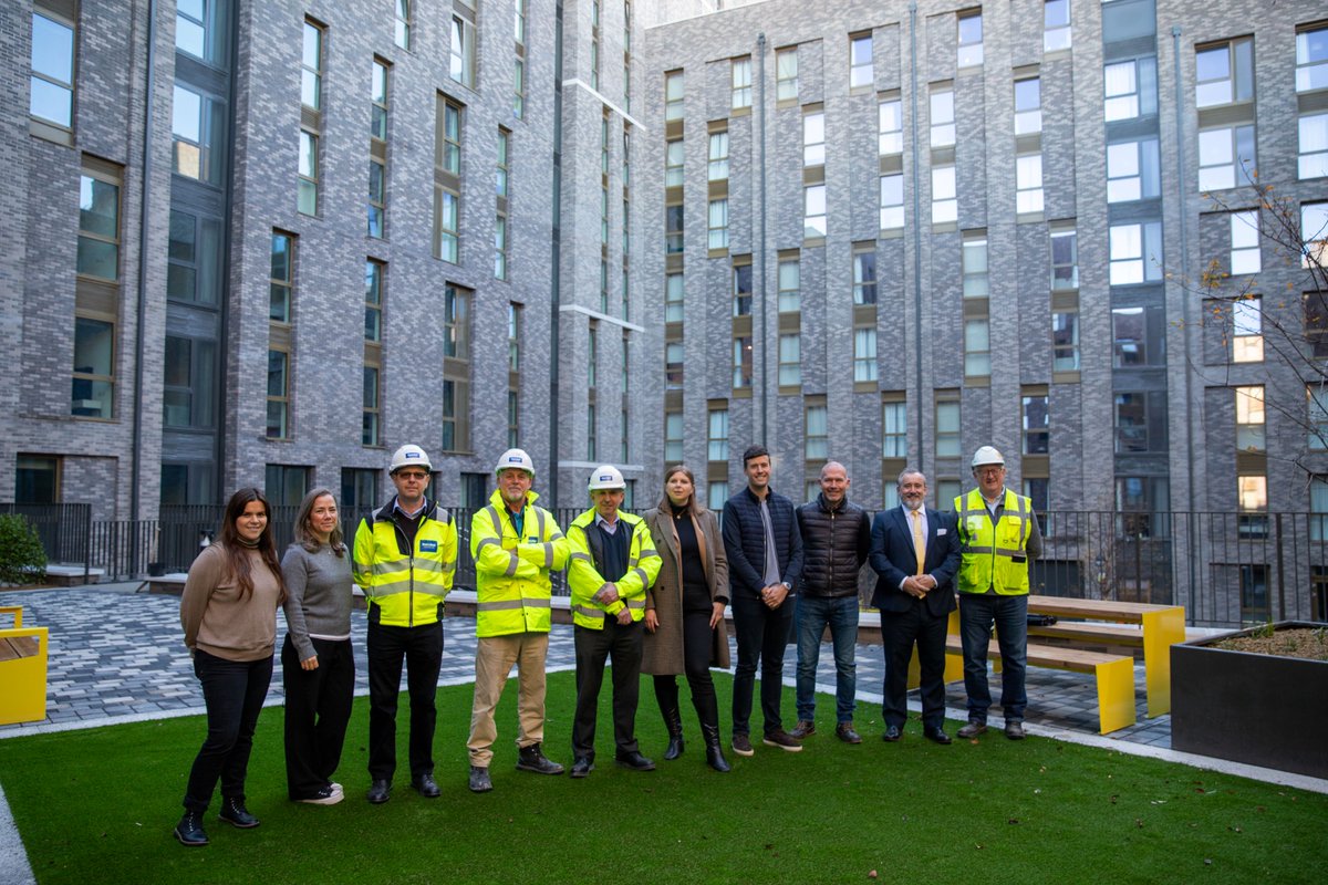 Great to see @HenryBootConstr complete work on the impressive Kangaroo Works. Part of the wider @Sheff_HoC2 masterplan, the development brings 365 new contemporary homes to the city centre 🏙️