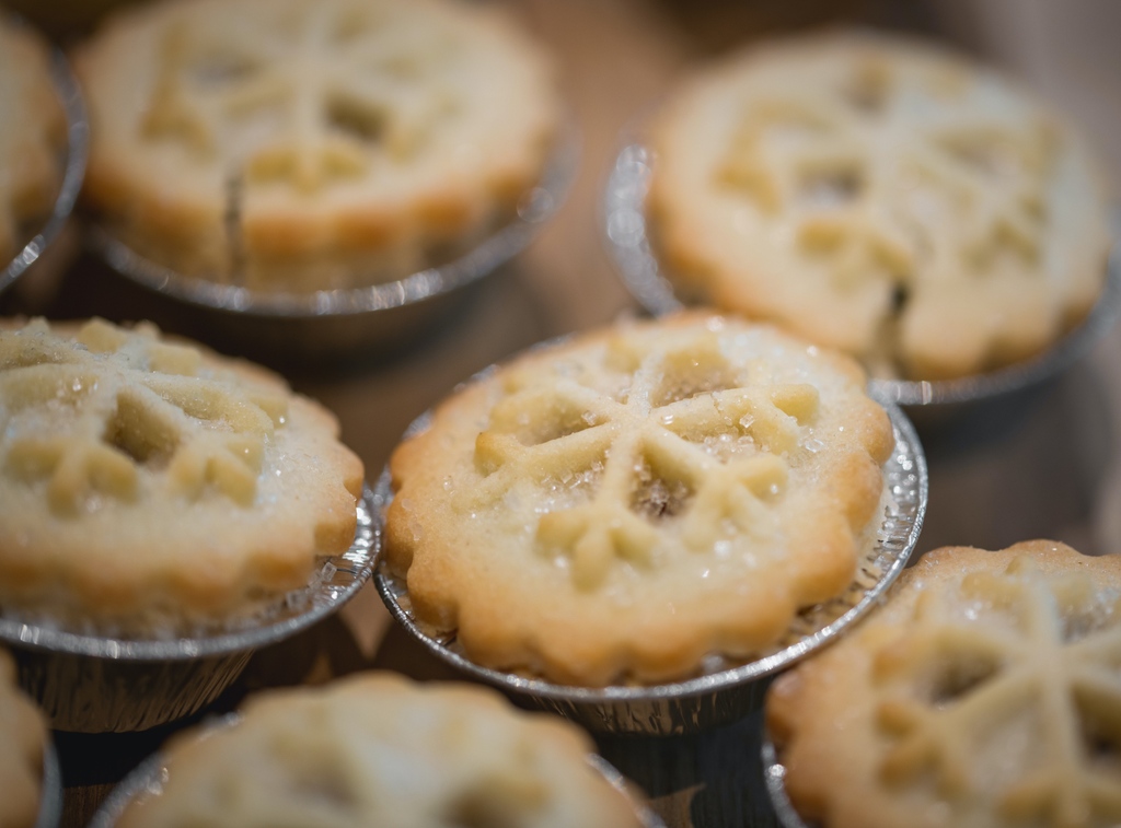 ❄️ Chilly weather calls for hot treats! OXHOO is proud to say that our POS terminals are powering some of the best bakeries around the UK, ensuring you get your mince pies and hot cups of tea exactly when you need them.  

Want an upgrade to your POS? Contact OXHOO today! 

#POS