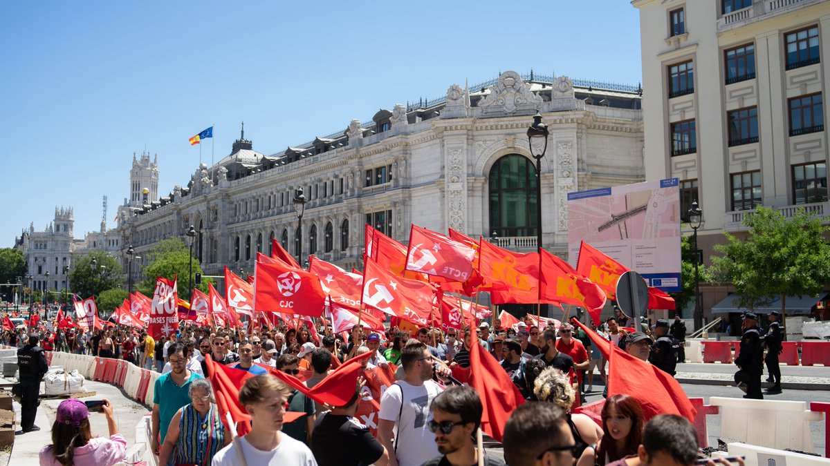 Hugo830_'s tweet photo. 'Aunque el otoño de la historia cubra vuestras tumbas con el aparente polvo del olvido, jamás renunciaremos ni al más viejo de nuestros sueños' Miguel Hernández https://t.co/buAE1w5jOb