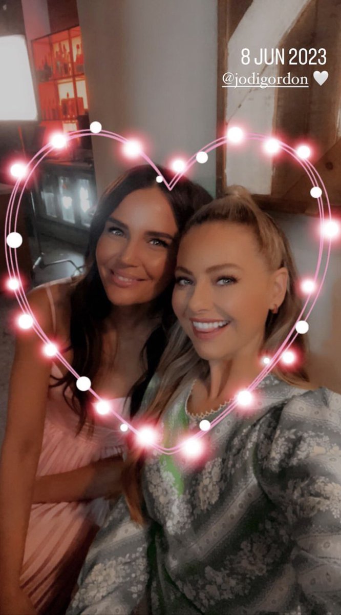 LaurenG2911's tweet image. I can’t with these two…I love how much they both love #Chelly 🥹😍🤍 #Neighbours #FlashbackWeek