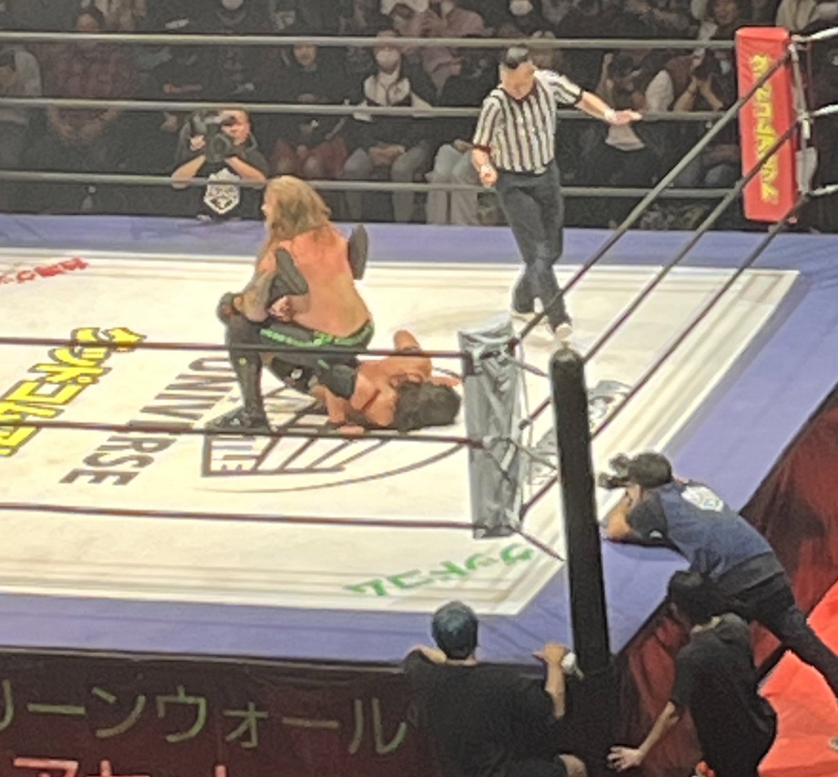 kaz85c02115012i's tweet photo. 第十一試合 ドラマティックドリームマッチ
竹下文字通りジェリコの壁を崩せず
しかし基本パンチ、キック、エルボーにウォールオブジェリコだけの組み立てで何十年も世界のトップ張ってるってすごいよなあ
#DDT #UltimateParty #クリス・ジェリコ https://t.co/l30m5cy3ur