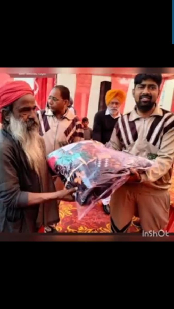 pushpa16908426's tweet photo. Yesterday the followers of #DeraSachaSauda celebrate diwali by distribute warm clothes , food to needy.
#MomentsOfKindness
#WorldKindnessDay
#DeraSachaSauda
#ShareKindness https://t.co/VXfi85mIyP