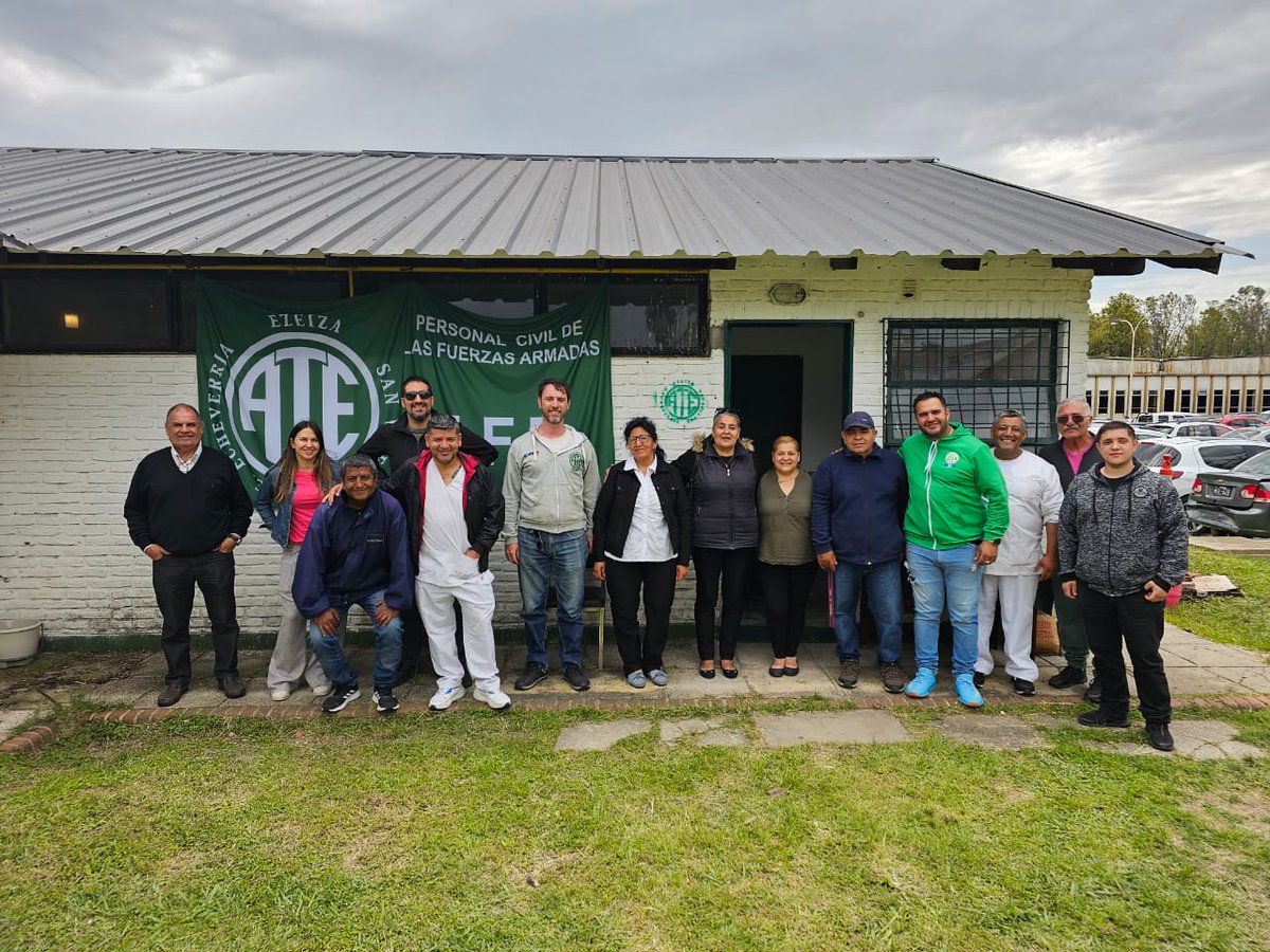 FedericoThoman1's tweet photo. Inauguración de oficina gremial de @AteEzeizaee en el #ESFAE de la @FuerzaAerea_Arg 

Además del cuerpo de delegados participaron las compañeras referentes del sector Luisa Ayala y Patricia Arias.

Cada oficina Sindical es una nueva casa para un trabajador, NADIE SE SALVA SOLO https://t.co/9Nv3SlaVuX