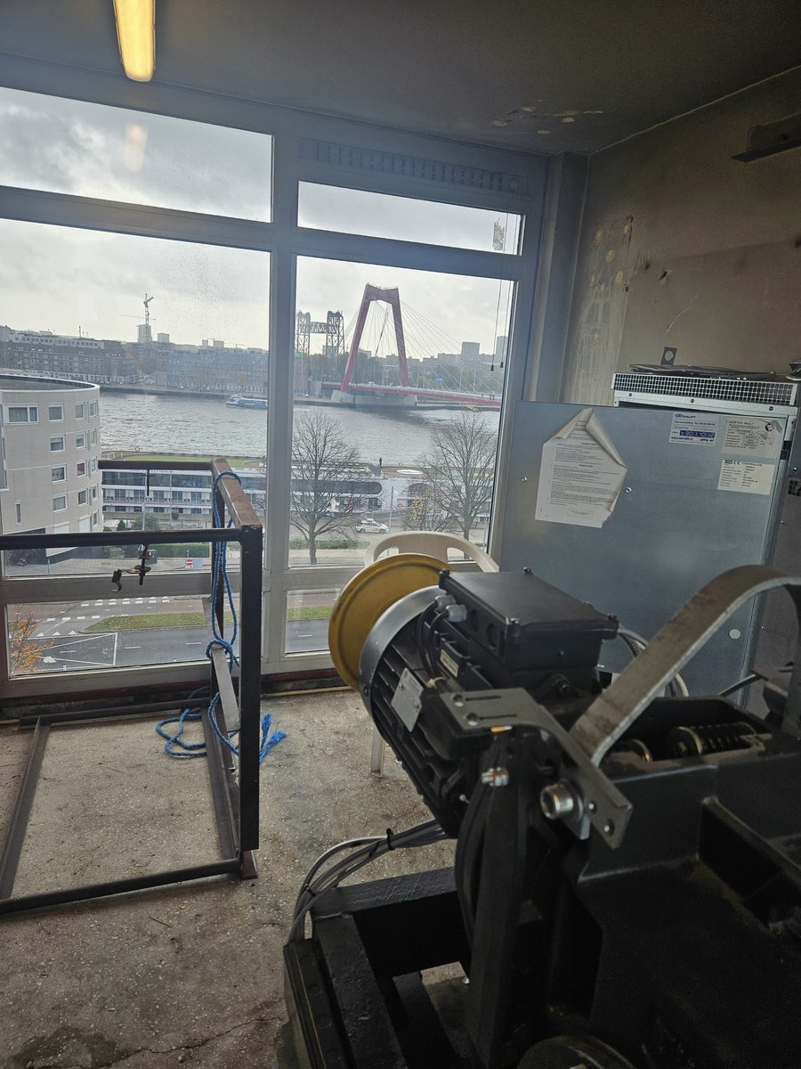 Grolsink's tweet image. #Liftonderhoud met uitzicht!
#Rotterdam #goingup @010byday