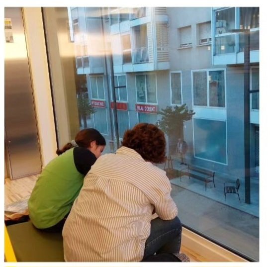 BibliotecaVicPB's tweet image. Molt contents que les sessions del @lecxit_vic tinguin lloc a la Biblioteca.  A la primera sessió hem compartit lectures i complicitats. @vic_cultura @vic_educacio @bibliotequesXBM #quefemalesbiblios #comprensiolectora #magradallegir