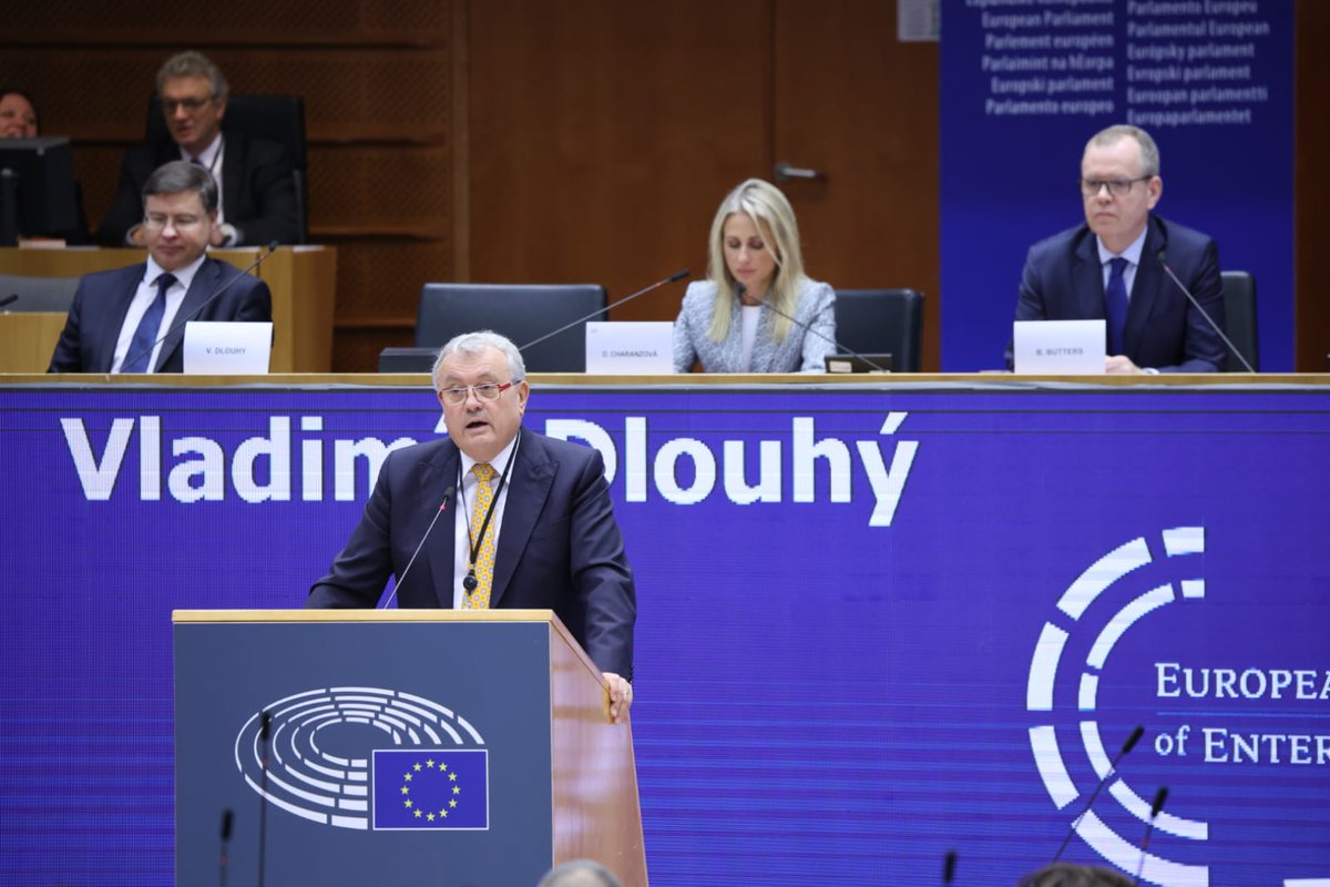 Eurochambres President @VladimirDlouhy welcoming delegates to #EPE2023. “To strengthen Europe’s competitiveness, setting the tone for the new Commission, we must redouble our efforts to resolve #energy, #trade and #skills challenges and reduce regulatory burdens for SMEs.”