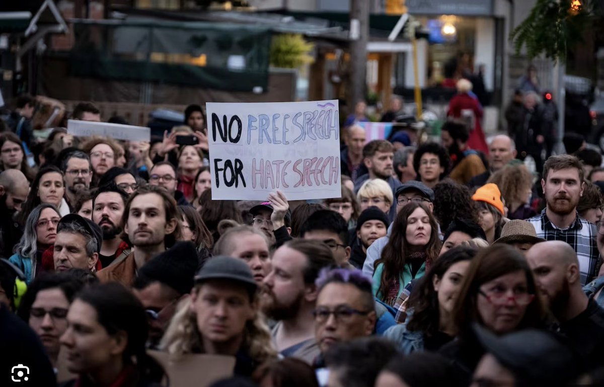 JacquiPJourno's tweet image. Ummmm.... #peopleinglasshouses