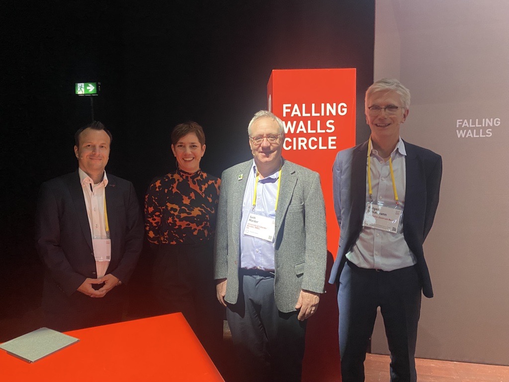 SolarWalburga's tweet photo. Was great to take part in @Falling_Walls #ScienceSummit23 session on driving the #solar #energytransition &amp; building a more resilient and secure supply chain⛓️

In a unique roundtable setting, I discussed what walls we need to break down to fully unleash solar's☀️ potential https://t.co/jWuz5sClZE