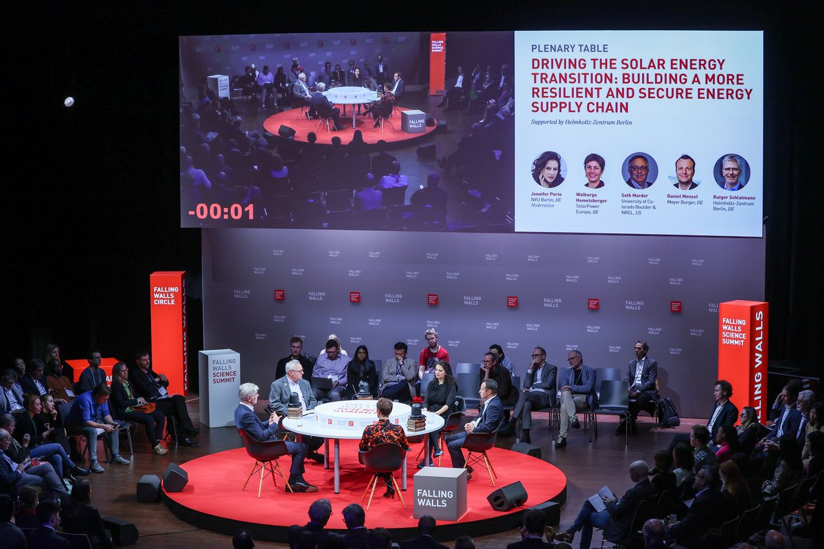 Was great to take part in @Falling_Walls #ScienceSummit23 session on driving the #solar #energytransition & building a more resilient and secure supply chain⛓️ In a unique roundtable setting, I discussed what walls we need to break down to fully unleash solar's☀️ potential