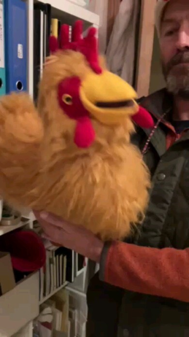 mattrudkin's tweet image. Tis the Season for Commisions! DM me your puppet enquiries. #puppetmaking #chicken instagr.am/reel/Czn57S6oC…