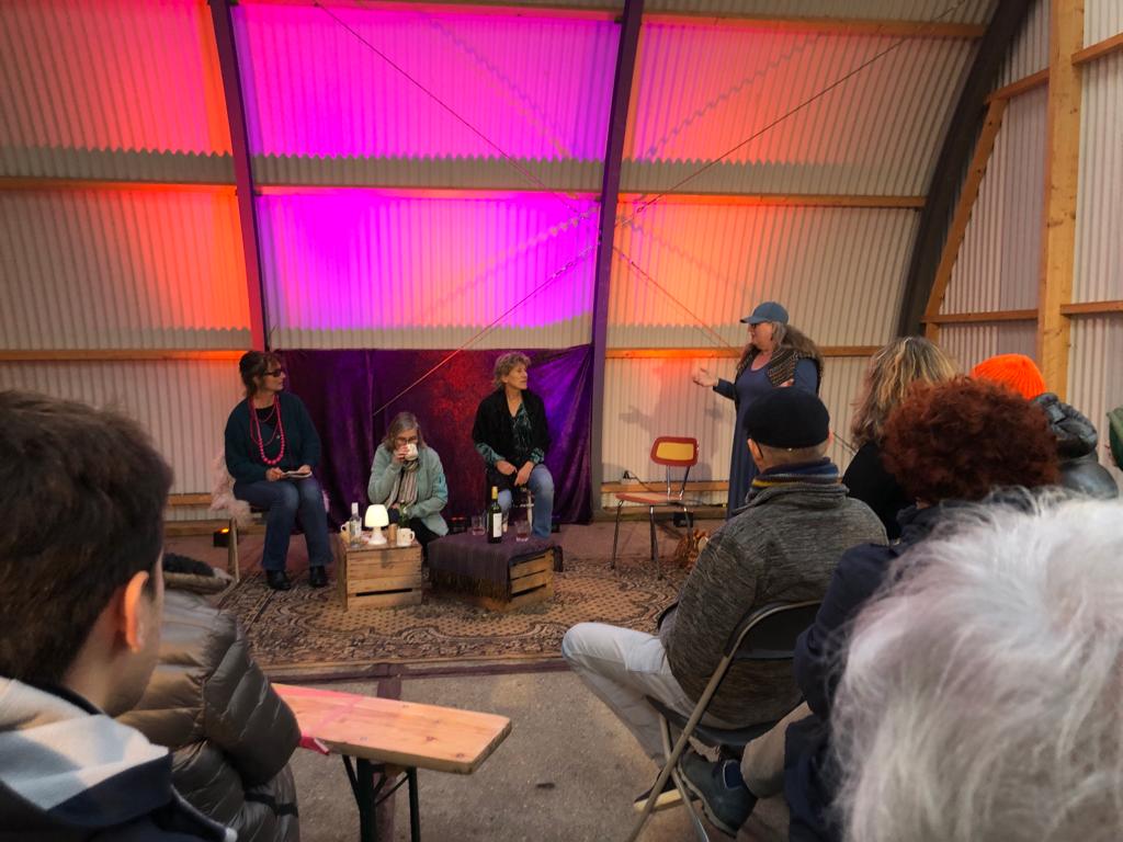 PeperDusZwolle's tweet photo. Wat een tof project was dit! #DeHortOp (De Vloer Op maar dan op z'n Peperdus) Dank aan @ilsehorstman, @DinolandZwolle , @GerritsTuin, #HomeMaids, onze #vrijwilligers, en natuurlijk alle 120 bezoekers die deze middag tot een succes maakten! https://t.co/c0Rju3kpNH