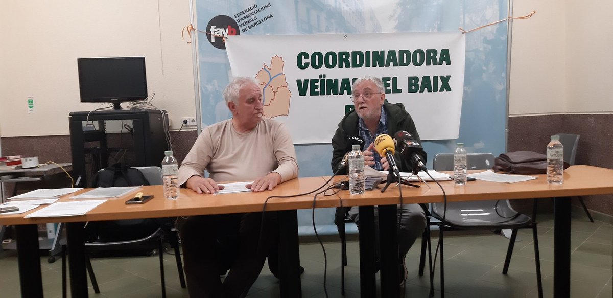"En realitat els incompliments són els 28 punts" destaca el president de la @Favb i vicepresident de la #CoordinadoraVeïnalBaixBesòs detallant la lletra grossa dels acords rubricats i incomplerts entre aquests el tancament de la cimentera #Lafarge de #MontcadaiReixac