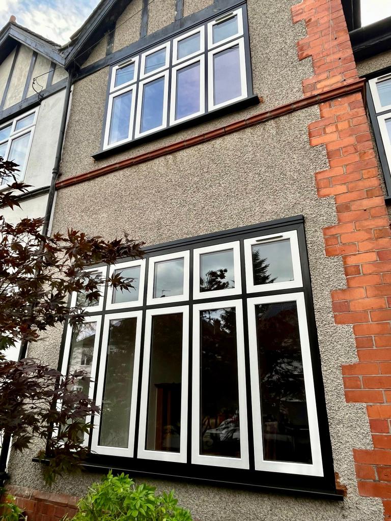 TheWindowCo's tweet image. Black / White Tudor style Timeless Flush windows installed in Chorlton this week

#TudorStyle #FlushWindows #Chorlton #Manchester #HomeImprovement #KerbAppeal
