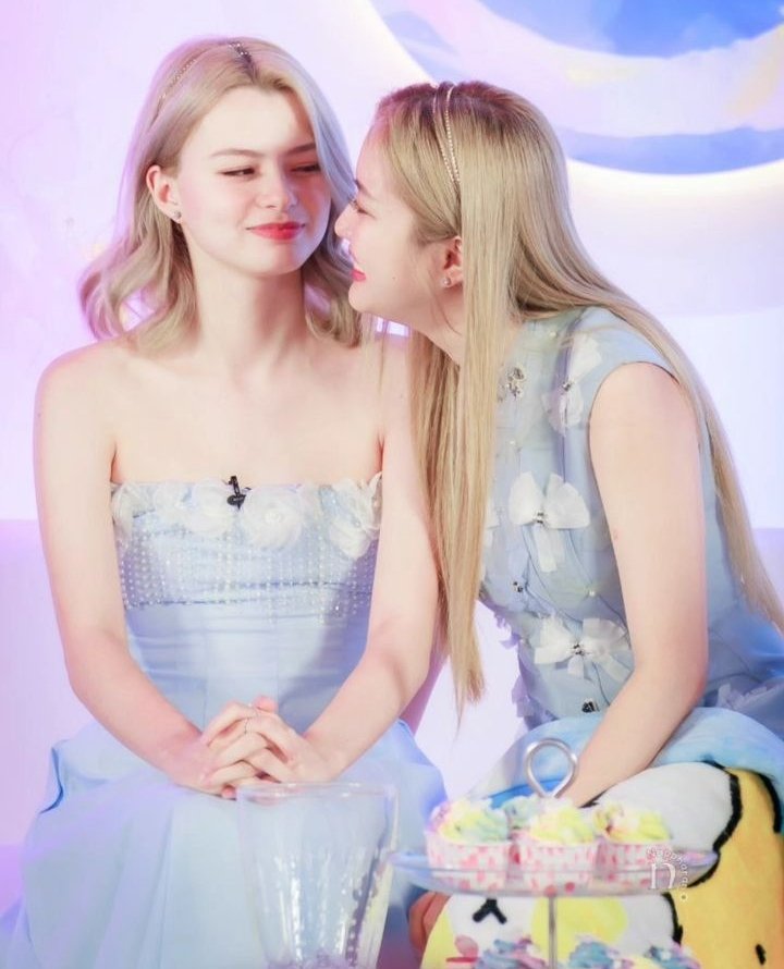 NahotdoA's tweet photo. Go BeckFreen! Keep pushing your dream and fly HIGH! I know youn can do it!
😊❤️🤗🧸😘❤️❤️❤️
#beckysangels
#scrhafreen
RALPH LAUREN WITH FREENBECKY
#PoloRalphLauren xFreenbecky https://t.co/FgfOwlnd39