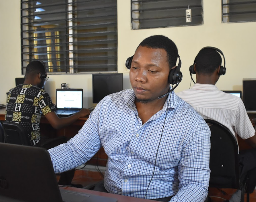 flowminder's tweet photo. Last week of our phone survey data collection in #Haiti🇭🇹! We aim to validate our methods for estimating mobility from CDRs (particularly concepts such as home location, mobility &amp; migration) + to learn about the socio-demographic structure of Haiti's mobile phone users #data4dev https://t.co/brvg21wCPC