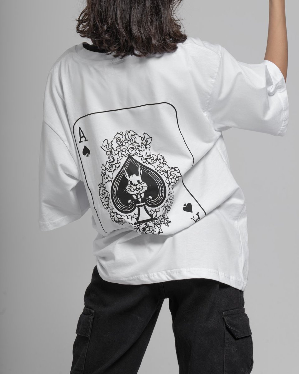 "Hayat, bazen giyim tarzınızı değiştirmeyi öğrenmektir. Kartları karıştırın, yeni bir stil kazanın! 🃏👖✨ #YenidenBaşla #StilOyunu" #zecstyle #cmkgroup
instagram.com/p/Czn5_DmNu9o/…