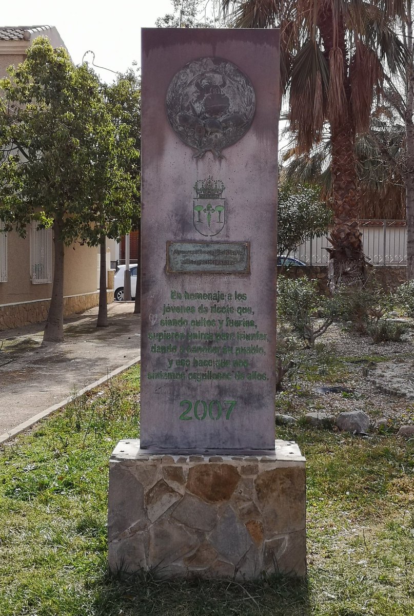 tudmur's tweet photo. 🏅Monumento erigido en Ricote en honor a los ricoteños y las ricoteñas que consiguieron el triunfo de su pueblo en la XII Edición del Grand Prix (@GrandPrix_tve 2007). Ricote es, hasta el momento, el único pueblo murciano en ganar este célebre concurso televisivo. https://t.co/VsEeNI8T3B