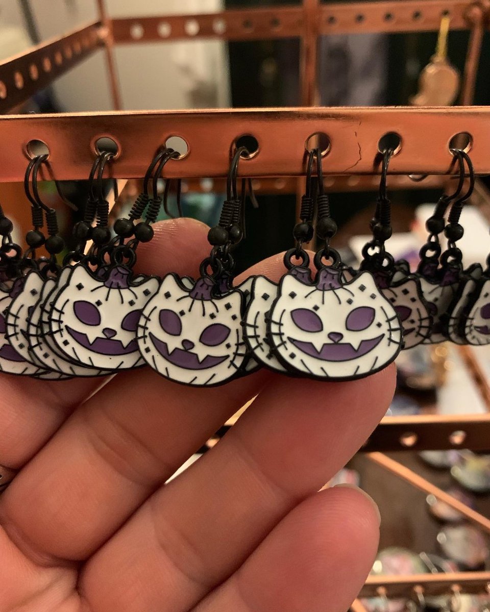 Gothic Kitty Pumpkin Charm Earrings. Will be adding plenty of charm earrings to the shop! #rogue518 #roguesalvagegifts #charmearrings #handcraftedgifts #enamelcharms #jewelryobsession #gothicjewelry #affordablegifts #alwayshusling #kittyjewelry #catjewelry #catlover #gothseason