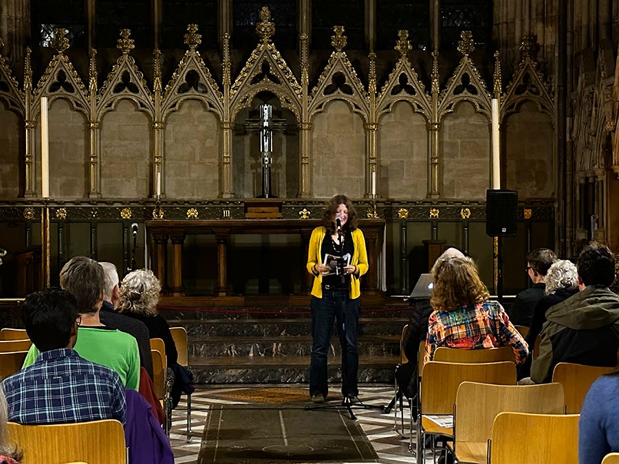 ExeterCathedral's tweet photo. On Wed 29 Nov #RiddlerinResidence Aly Stoneman will be hosting a poetry evening to celebrate the launch of the Green Words Poetry Map &amp; Digital Anthology. Hear live poetry readings inspired by #ExeterCathedral’s green spaces.
Book your ticket at https://t.co/UELk7VeZVB https://t.co/vOUh6F2Ctc