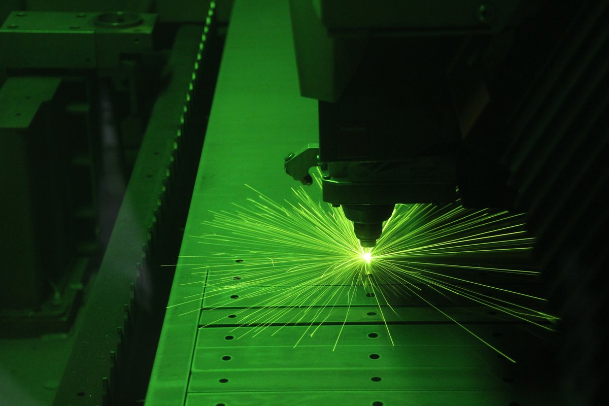 Metallbau Nick: Faserlaser verkürzt Schnittzeiten

bbr.news/faserlaser-ver… #blechbearbeitung #metallbau #gestellbau #ladenbau #maschinenbau #fahrzeugtechnik #sondermöbelbau #laserbearbeitung #laserschweissen