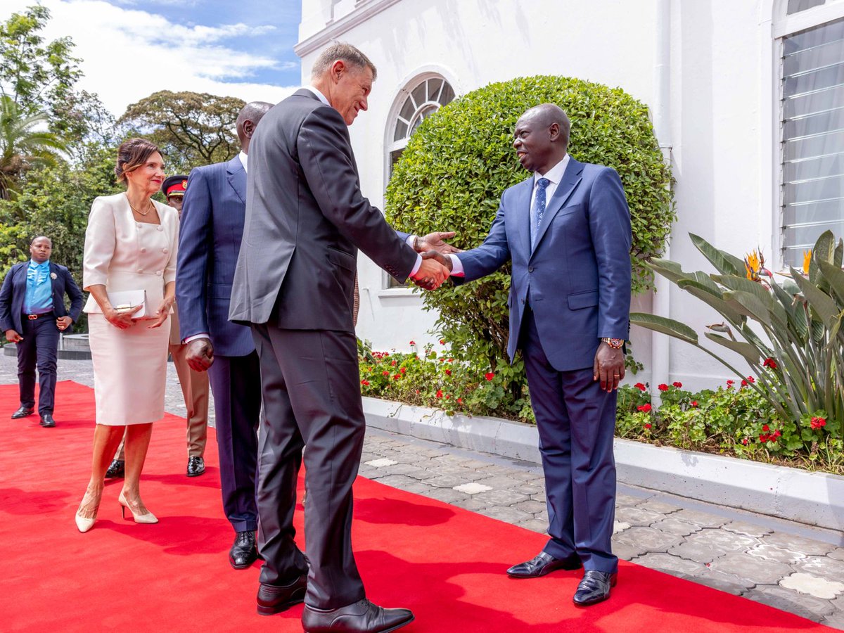 JohnMichukiHSC's tweet photo. Deputy President @rigathi Gachagua accompanied president William Ruto at the Statehouse, Nairobi for the State Visit by President Klaus Iohannis of Romania. https://t.co/rhMLwLWqnG
