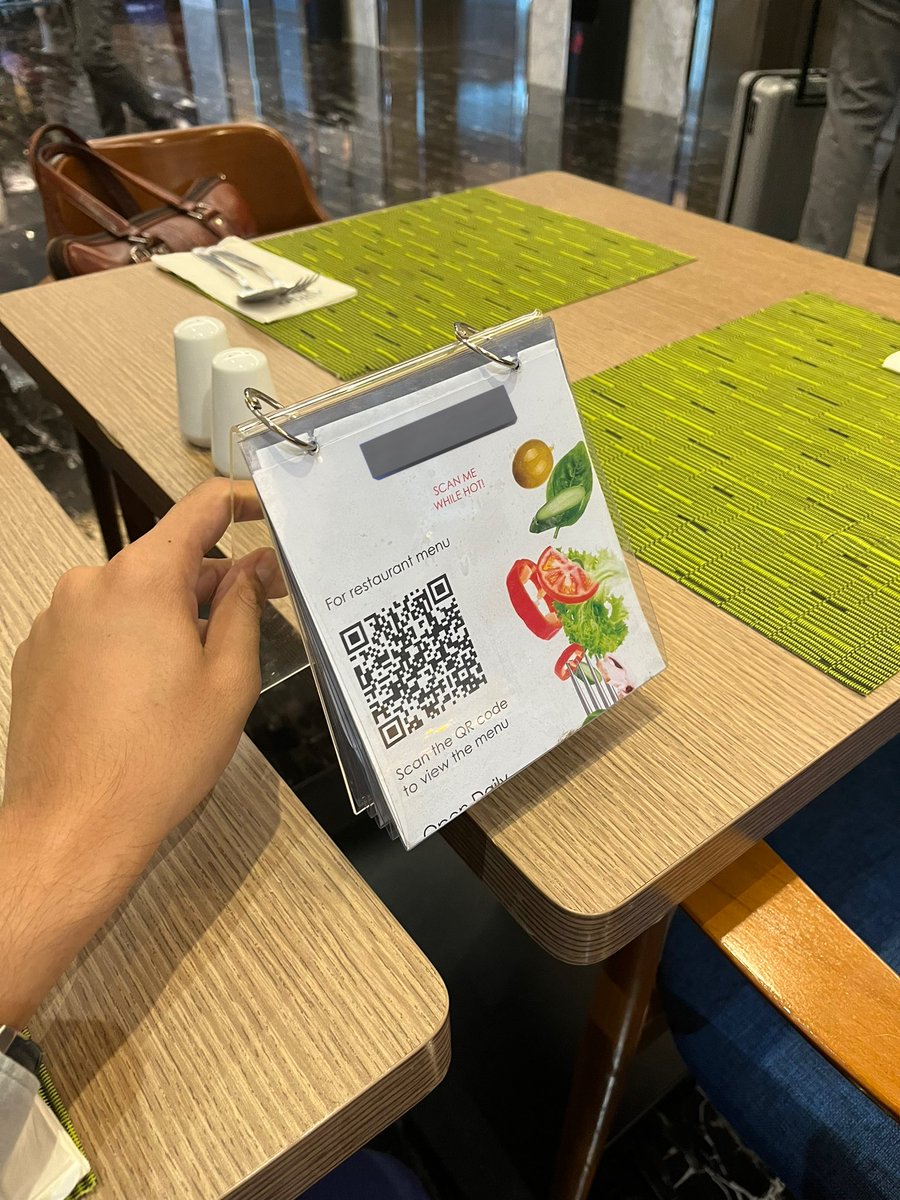 Stop normalisasi menu restoran pake QR code 😭