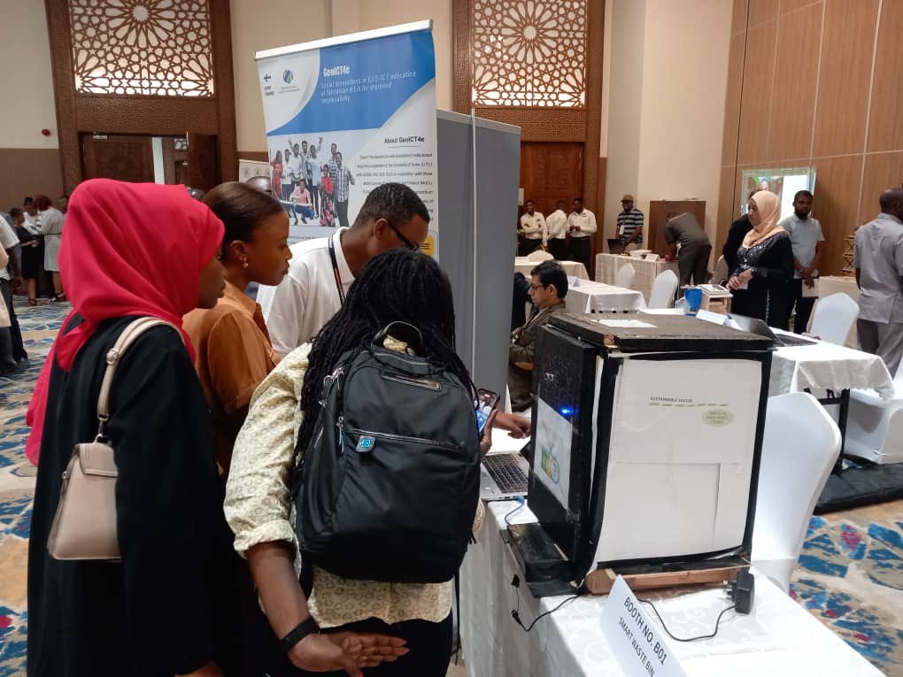 @StateSuza’s students who participated in the @GeoICT4e are showcasing their work developed during the MCL 2.0 program at the Techstars Startup Week. @StartupweekZnz #TechstarsZanzibar #ZanzibarInnovation @Tanzania_RA