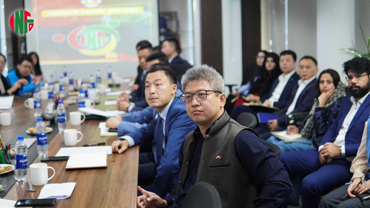 Infodor_pk's tweet photo. IN PICTURES:- The second round of the Infodor Media Salon on CPEC successfully concluded in Islamabad, focusing on the decade of CPEC's transportation infrastructure sector. Chinese enterprises like Power China, CRBC, CSCEC, CNIC, CCCC, CHEC, and CREC participated, highlighting localization efforts and corporate social responsibility during corridor construction. The event, hosted by APCEA's Transportation Sector Council, gathered over 30 participants, including media from China (CCTV, Xinhua, Guangming Daily) and Pakistan (Pakistan Observer and others) and representatives from NHA, COMSATS University, and think tanks. Discussions centered on promoting the corridor's development in the next stage. 🌐 #CPEC #InfrastructureDevelopment #ChinaPakistanRelations #CPEC10Y