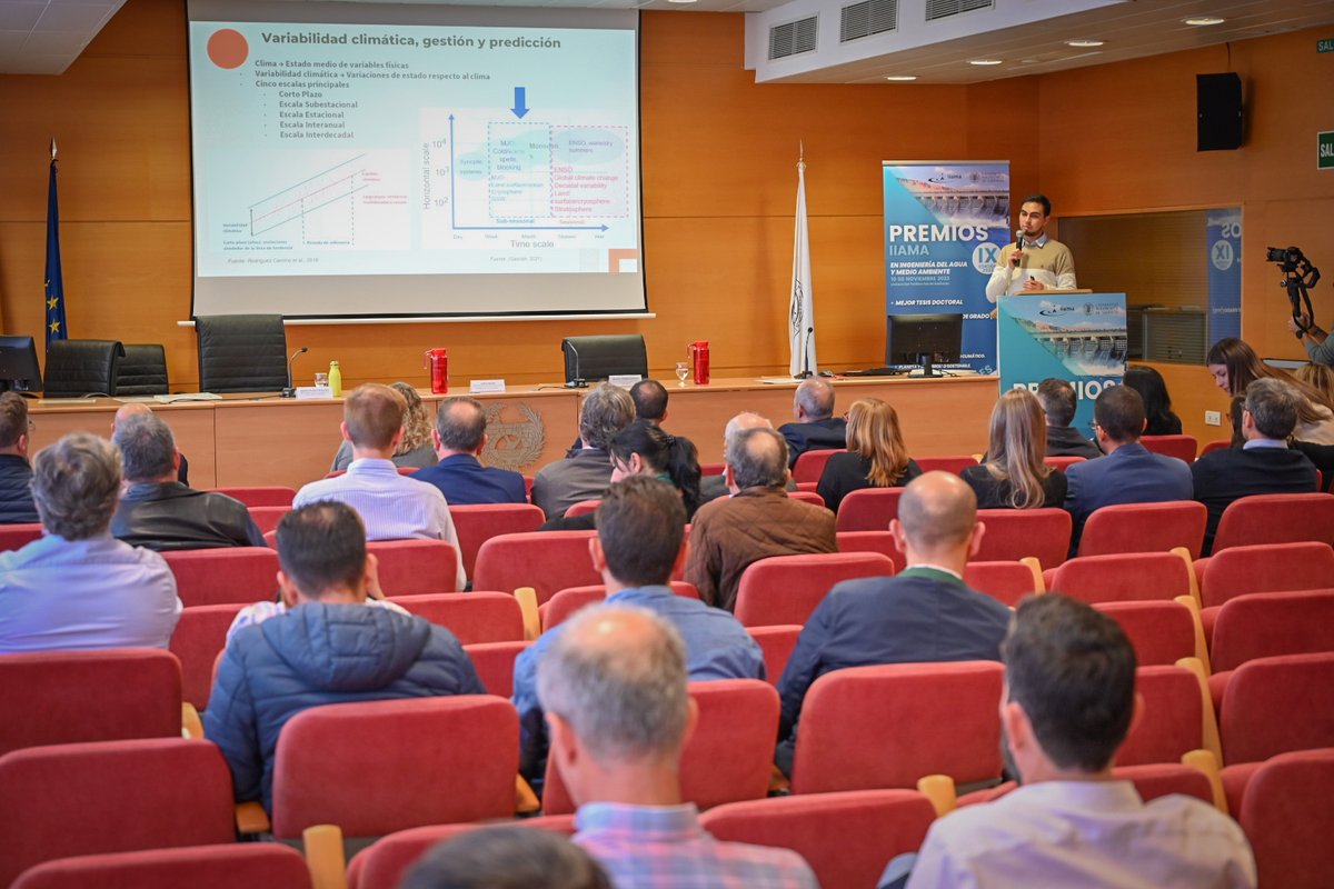 🙌Muchas felicidades a nuestro #egresado Sergio  Romero Duque, quien ha obtenido el #Accesit🏅 “Ingeniería del #Agua💧 y #CambioClimático” en la IX Edición de los #PremiosIIAMA🏆.
👉Su #TFM📖 ha sido dirigido por <a href="/manuel_valencis/">Manuel Pulido-Velazquez 💧🌍</a>, <a href="/Hector_Macian/">Hector Macian</a> y <a href="/ffrances64/">Félix Francés</a> .  
¡Enhorabuena👏!