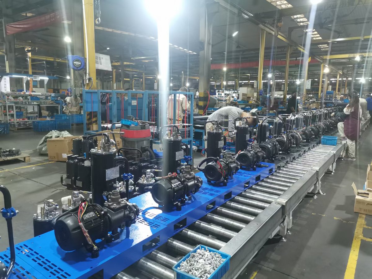 XinleiGlobal's tweet image. XINLEI Economic Level Screw Compressor is produced online. The JF SERIES screw compressor boasts minimal vibration, low noise, 100% transmission efficiency, and incorporates IoT technology
🌎Learn more: xinleiglobal.com

#screwcompressor #aircompressor #screwaircompressor