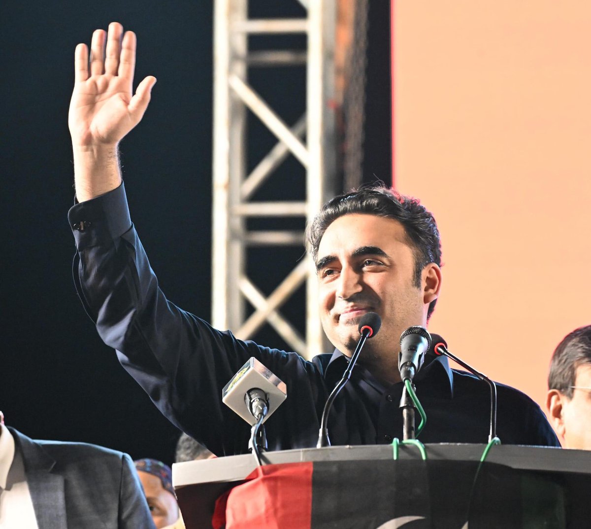PoonjoM's tweet photo. #Thar @ mithi welcomes our beloved Chairman #PPP @BBhuttoZardari to celebrate #Diwali. 
festival celebration Hindu /muslim jointly event lorgest gethring in the world. #PakistanZindabad #JiyeBhutto
#Bilawal Bhutto https://t.co/aBxBXWjcb0